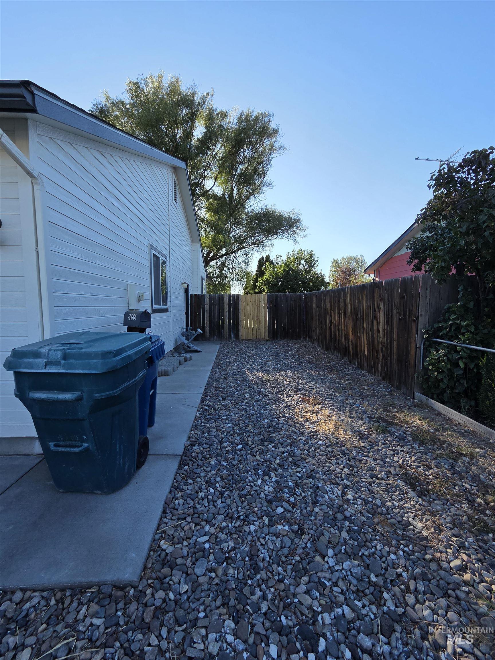 1455 N Haskett Property Photo 24