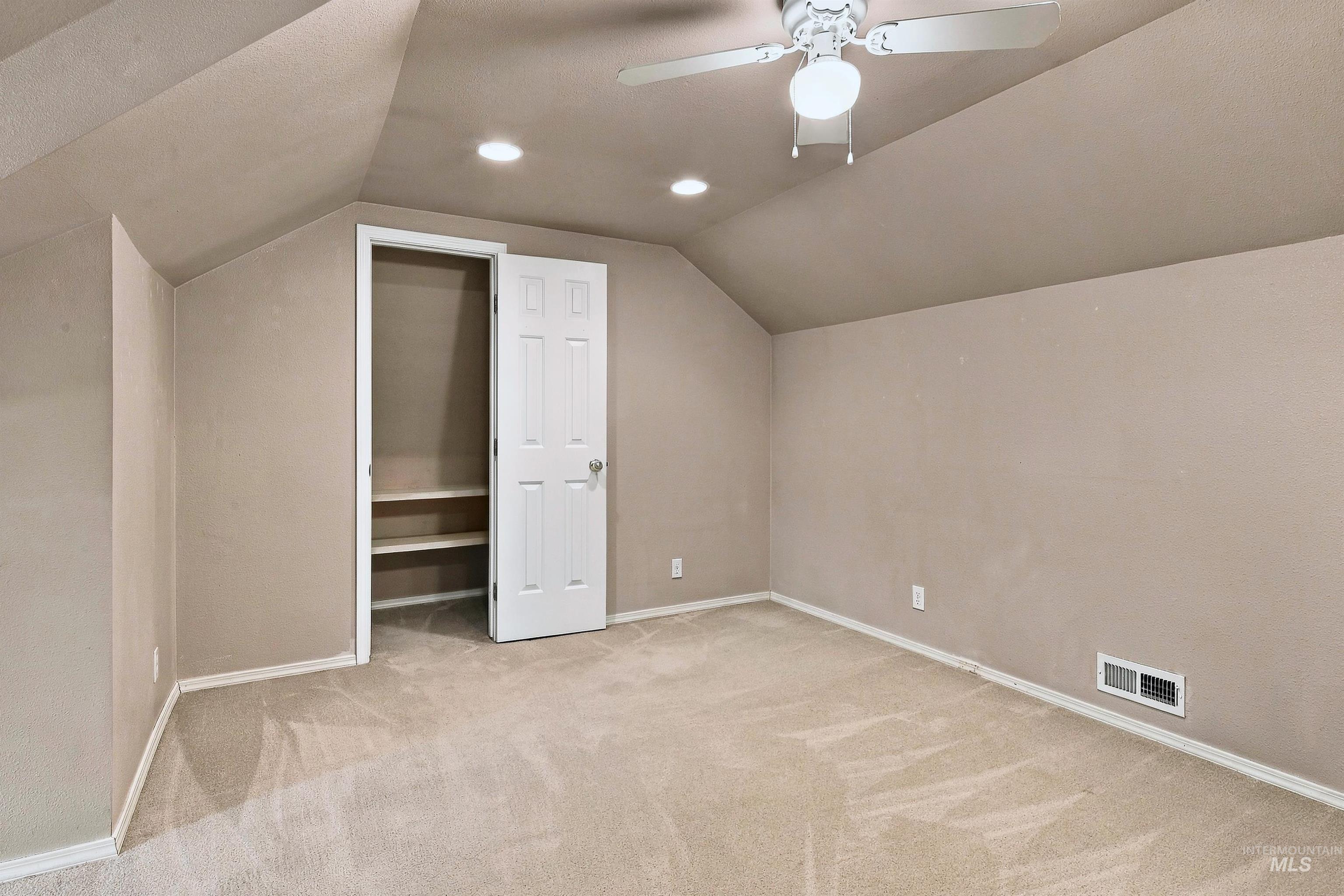 3706 N Lakegrove Pl Property Photo 40