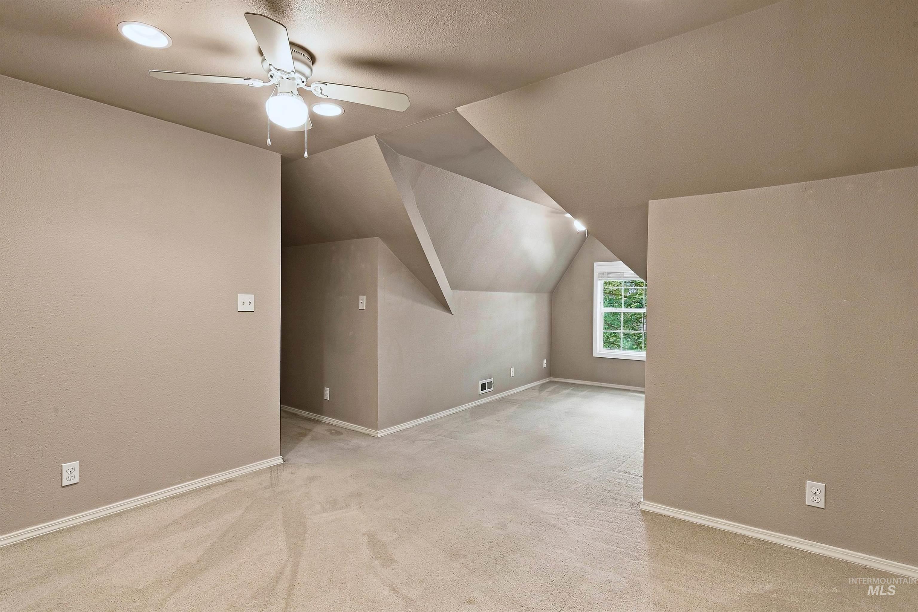 3706 N Lakegrove Pl Property Photo 41