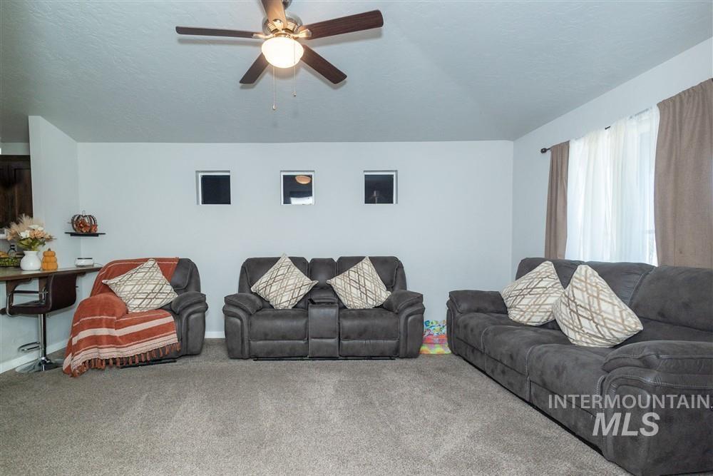 2160 E Ridgeview Ave Property Photo 5