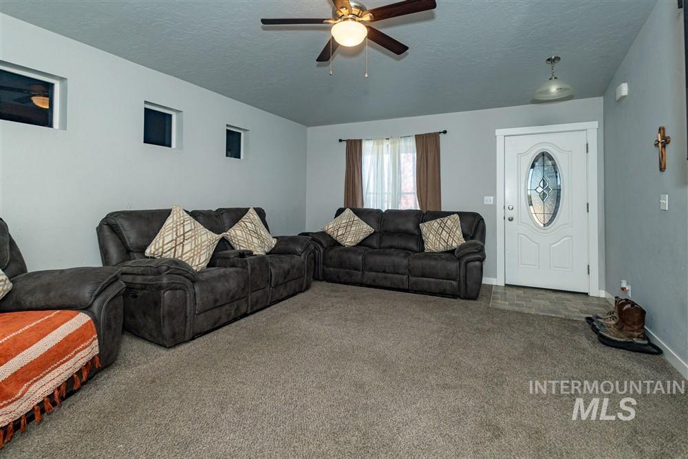 2160 E Ridgeview Ave Property Photo 6
