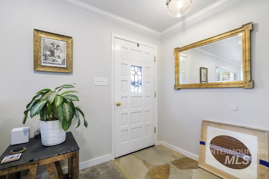 298 Earl Drive Property Photo 3