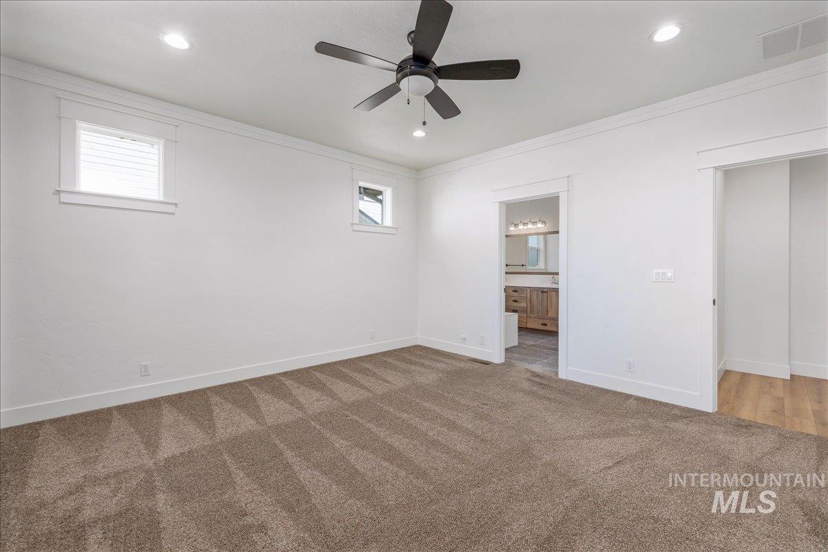 5915 N Vicenza Ave Property Photo 17
