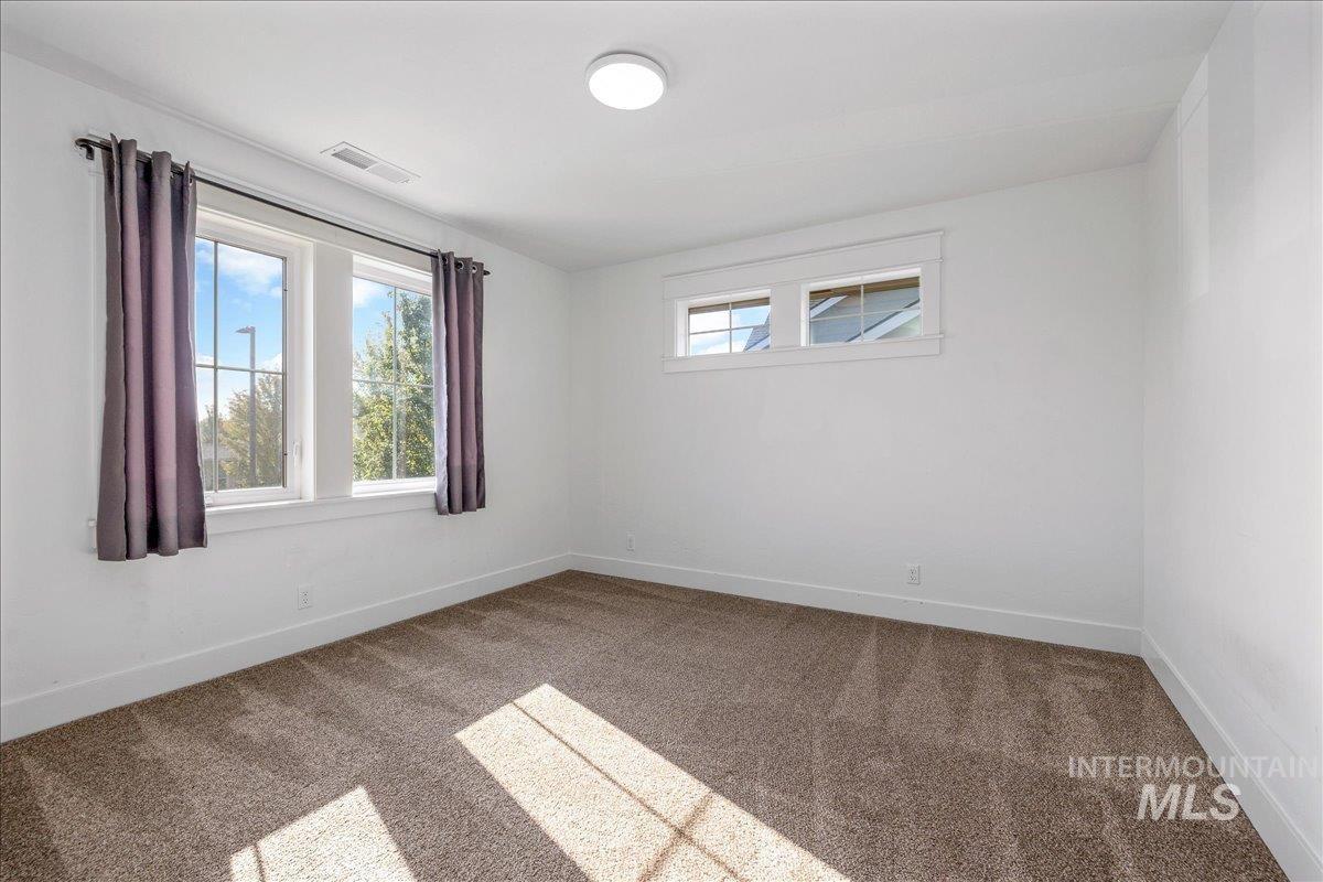 5915 N Vicenza Ave Property Photo 28