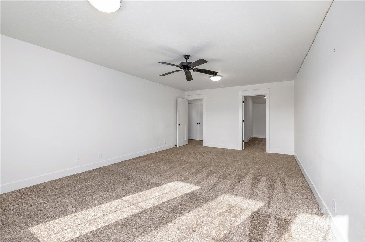 5915 N Vicenza Ave Property Photo 35