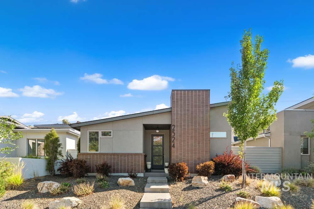 2524 E Warm Springs Ave Property Photo 2