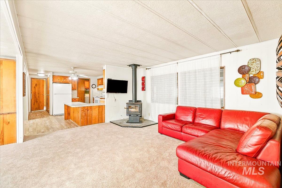 132 N Rainbow Property Photo 5
