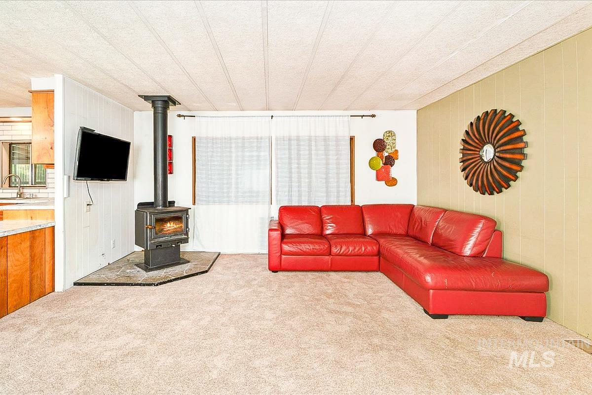 132 N Rainbow Property Photo 6