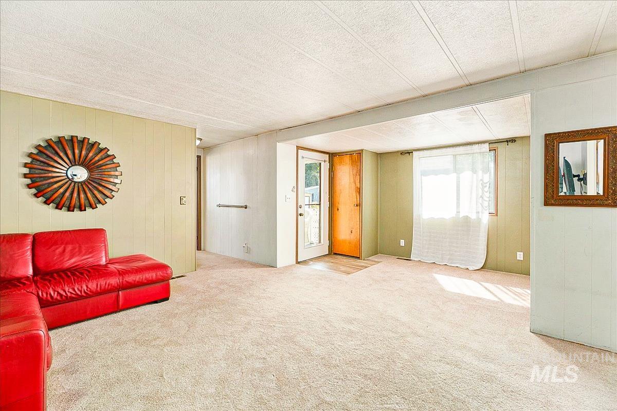 132 N Rainbow Property Photo 7