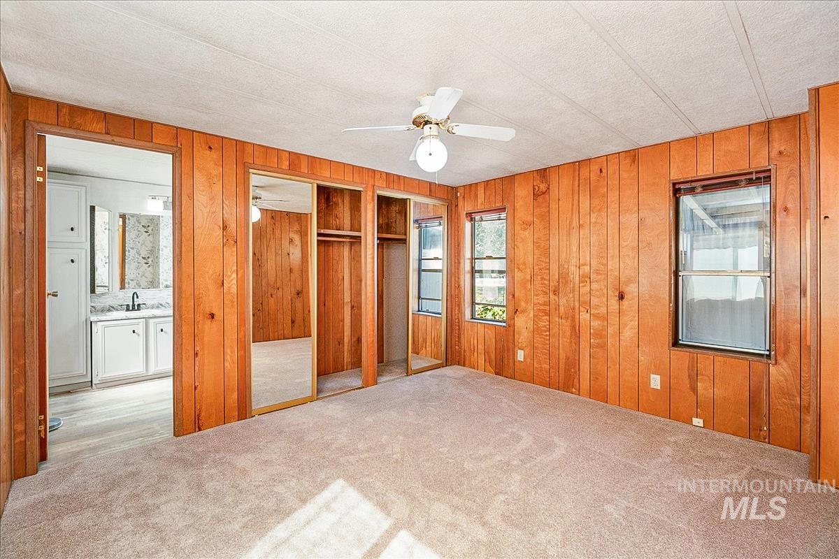 132 N Rainbow Property Photo 16