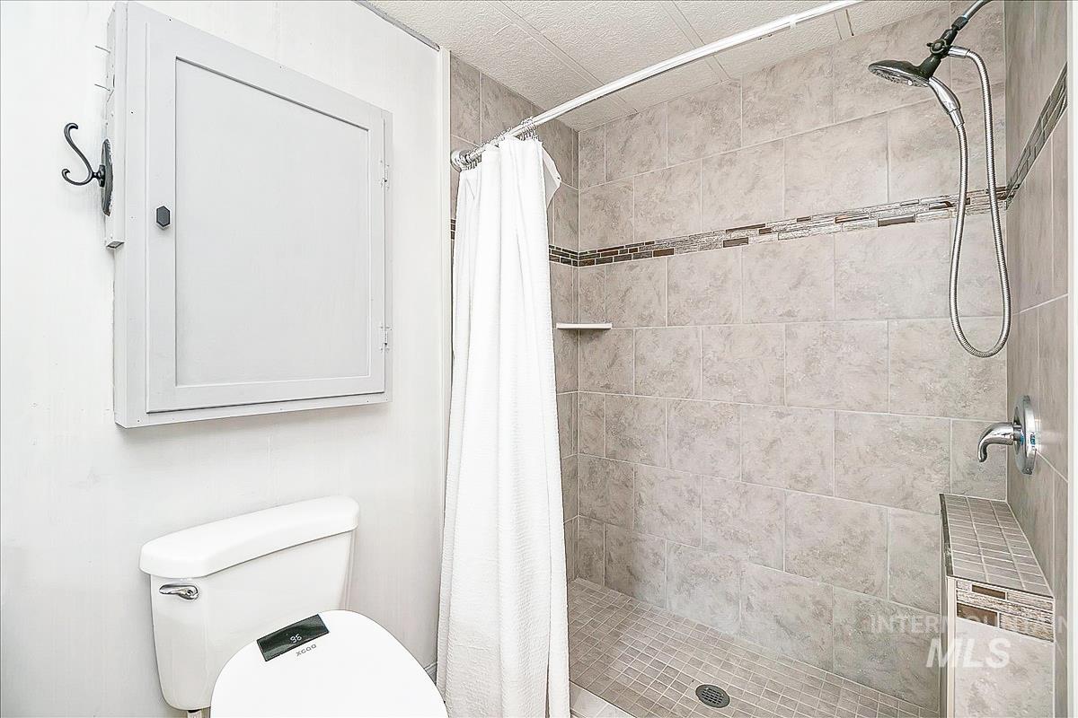 132 N Rainbow Property Photo 19