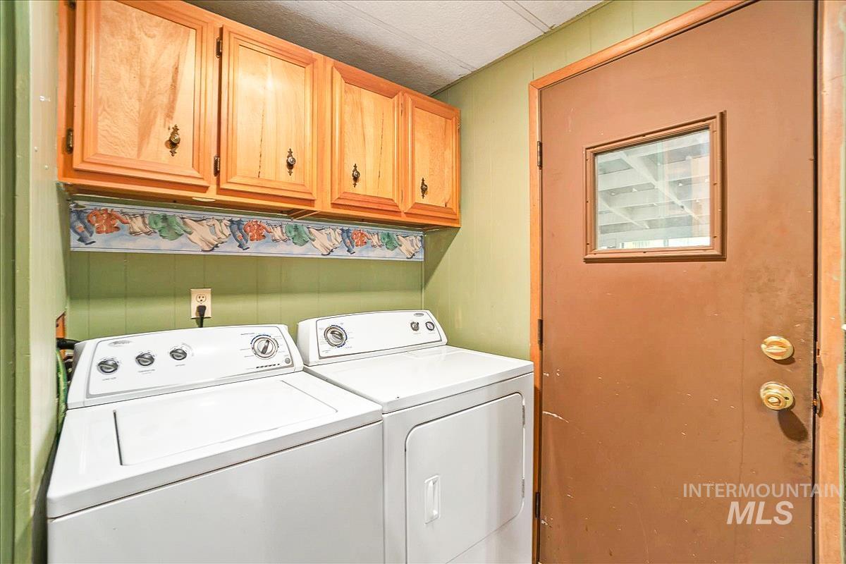 132 N Rainbow Property Photo 22
