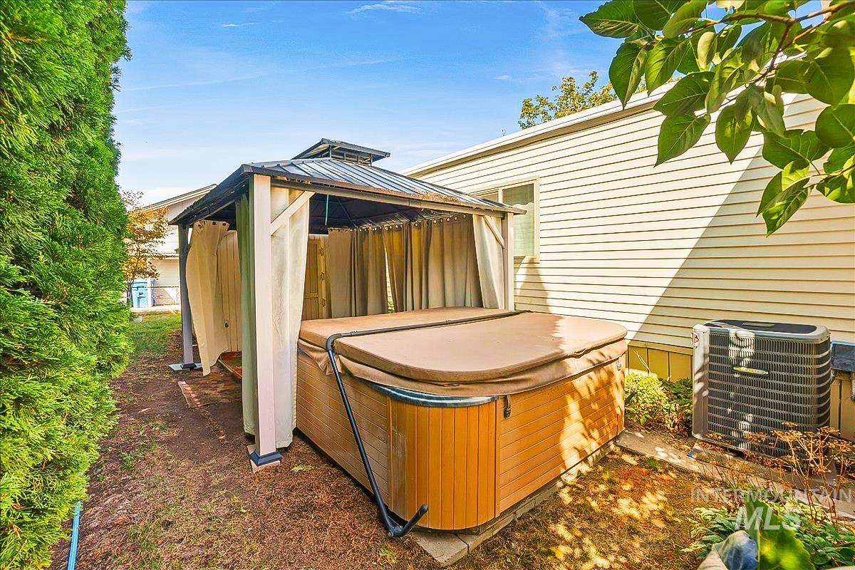 132 N Rainbow Property Photo 23