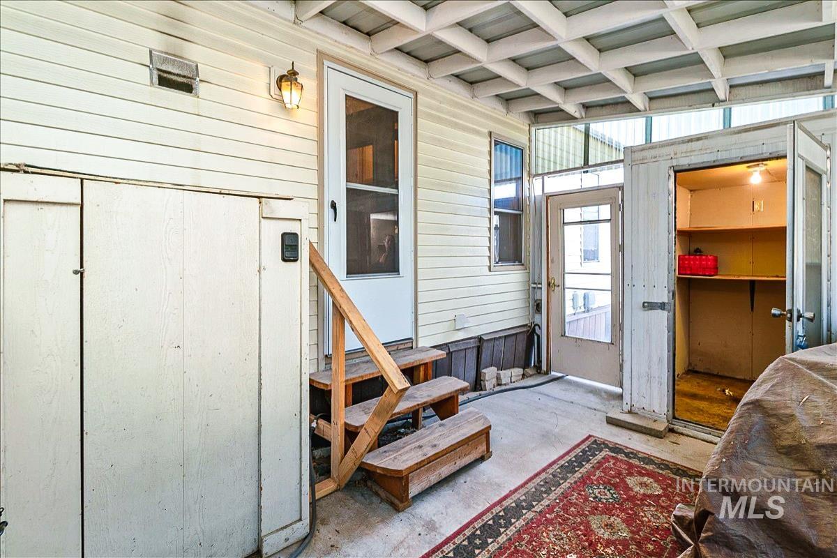 132 N Rainbow Property Photo 26