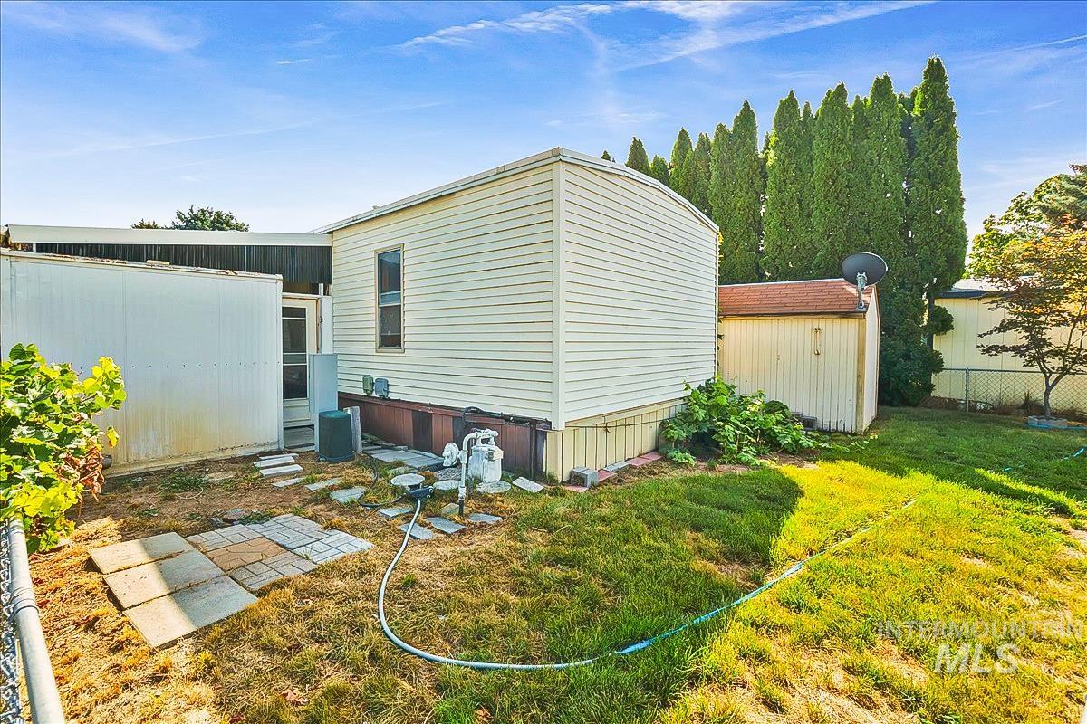 132 N Rainbow Property Photo 27