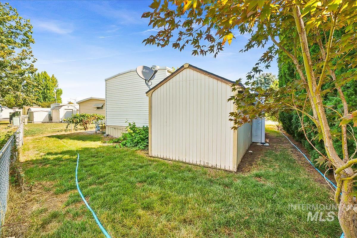132 N Rainbow Property Photo 28
