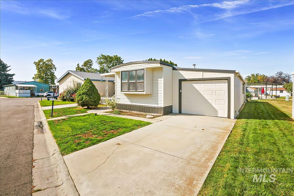 132 N Rainbow Property Photo 29