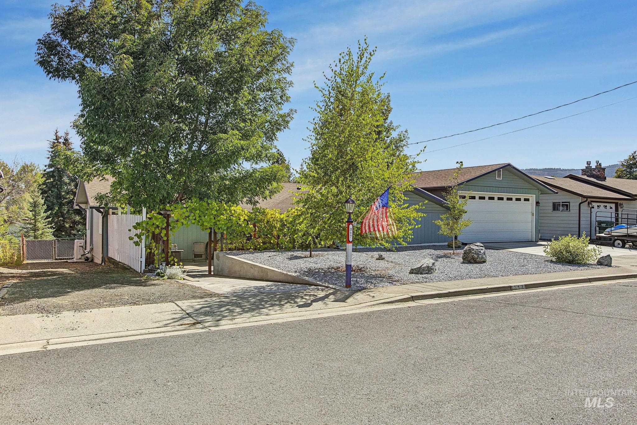 317 S Boulevard Property Photo 2