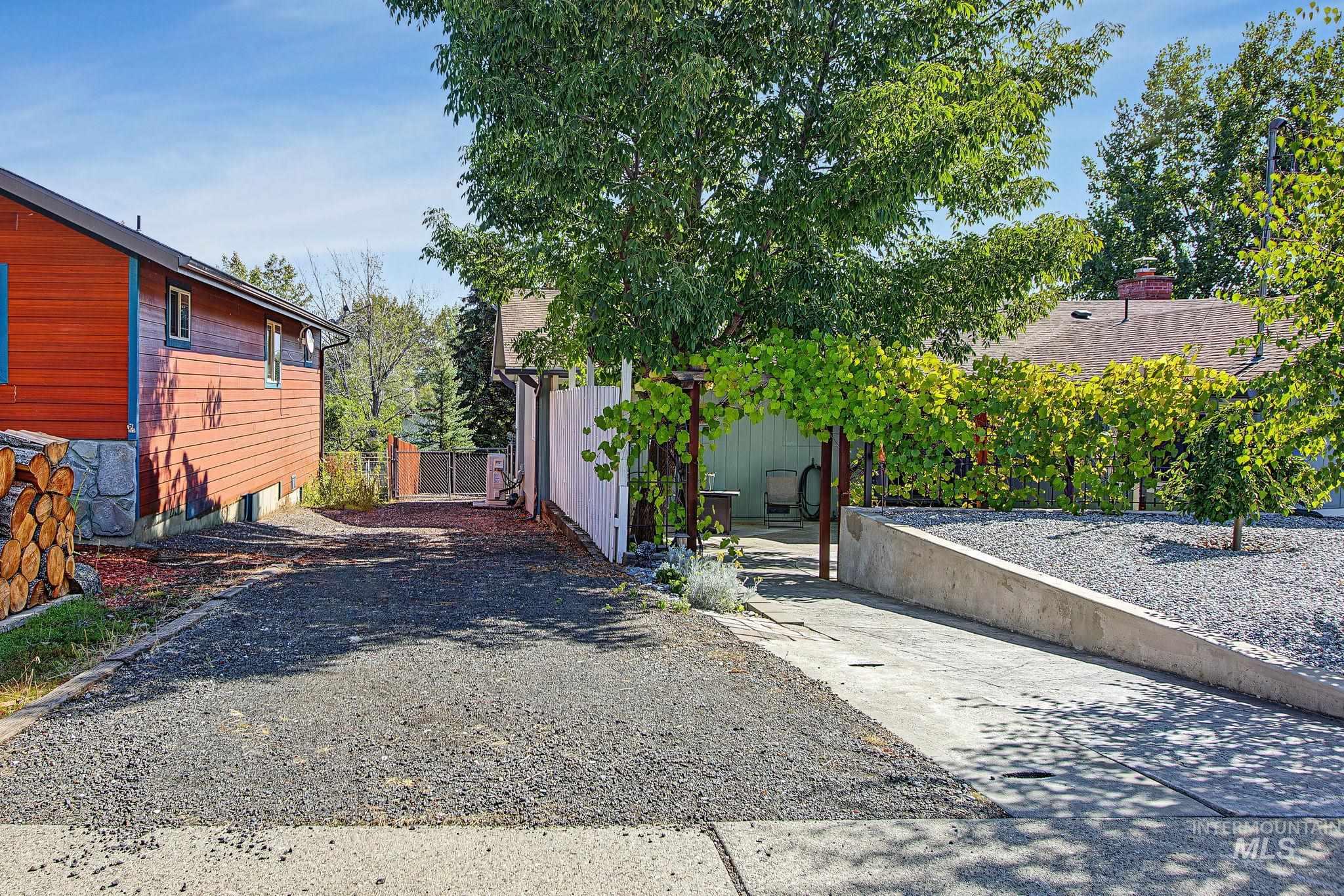 317 S Boulevard Property Photo 3
