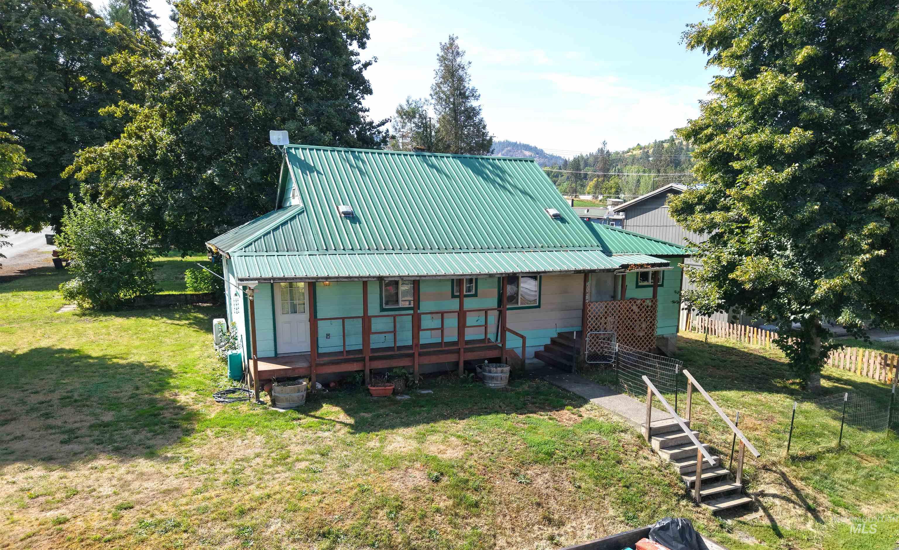 202 Hill St Property Photo 3
