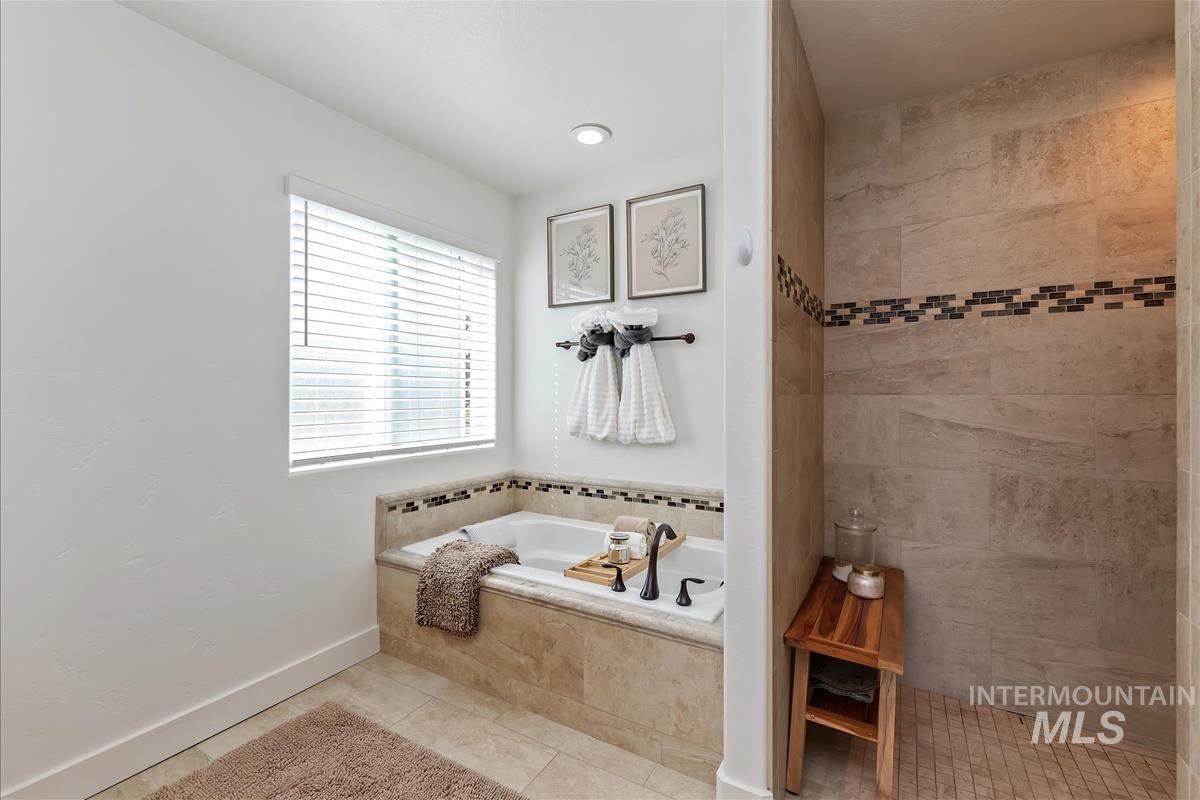 24090 Pheasant Ridge Ct Property Photo 16