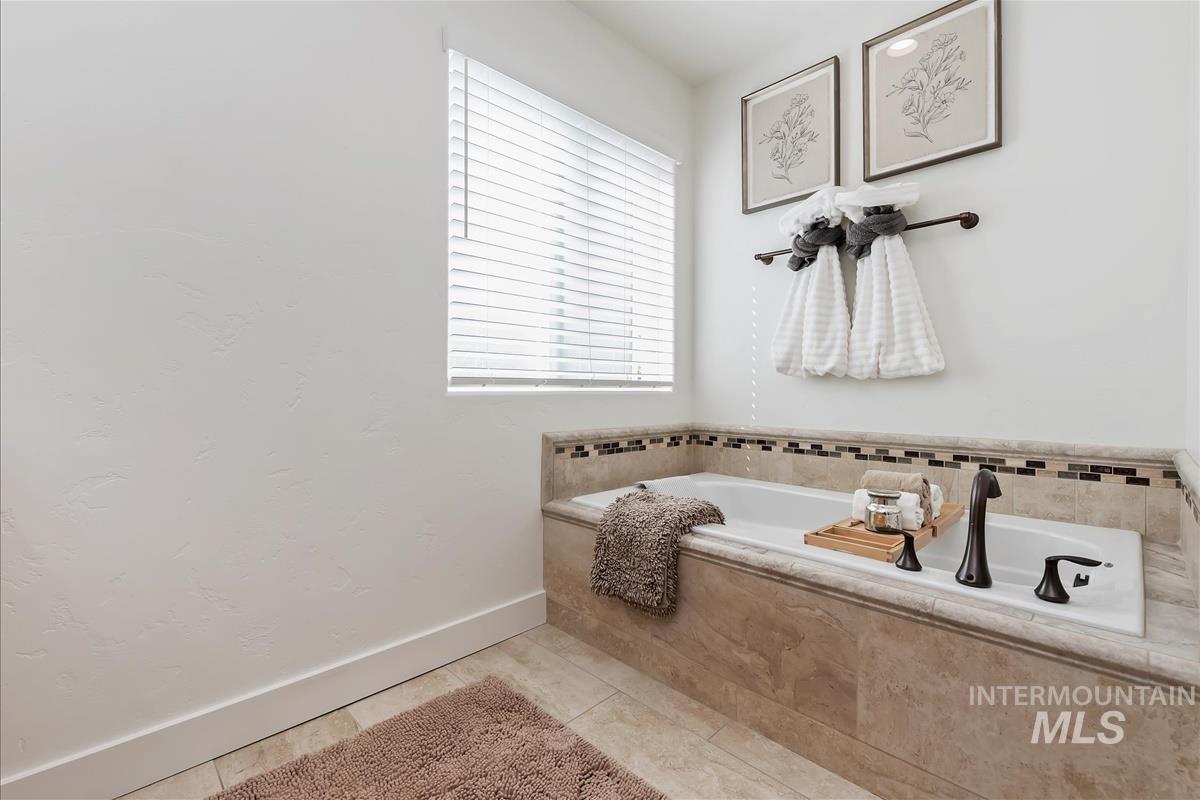 24090 Pheasant Ridge Ct Property Photo 17