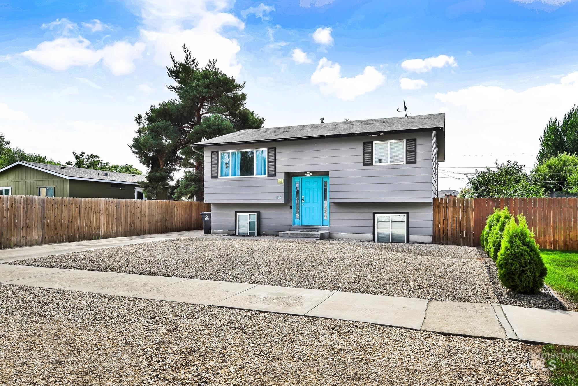 518 E Denver Property Photo 3