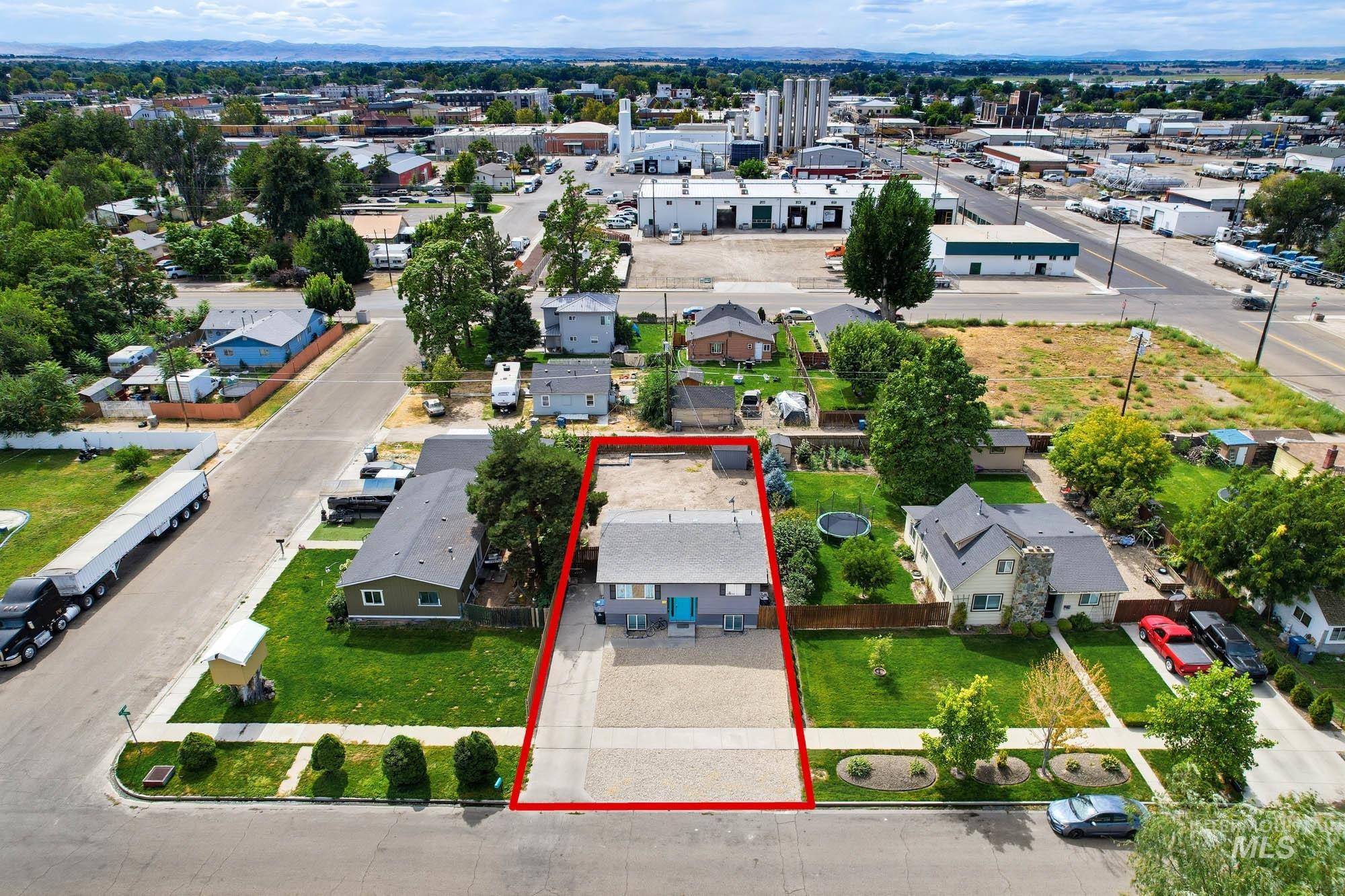 518 E Denver Property Photo 4