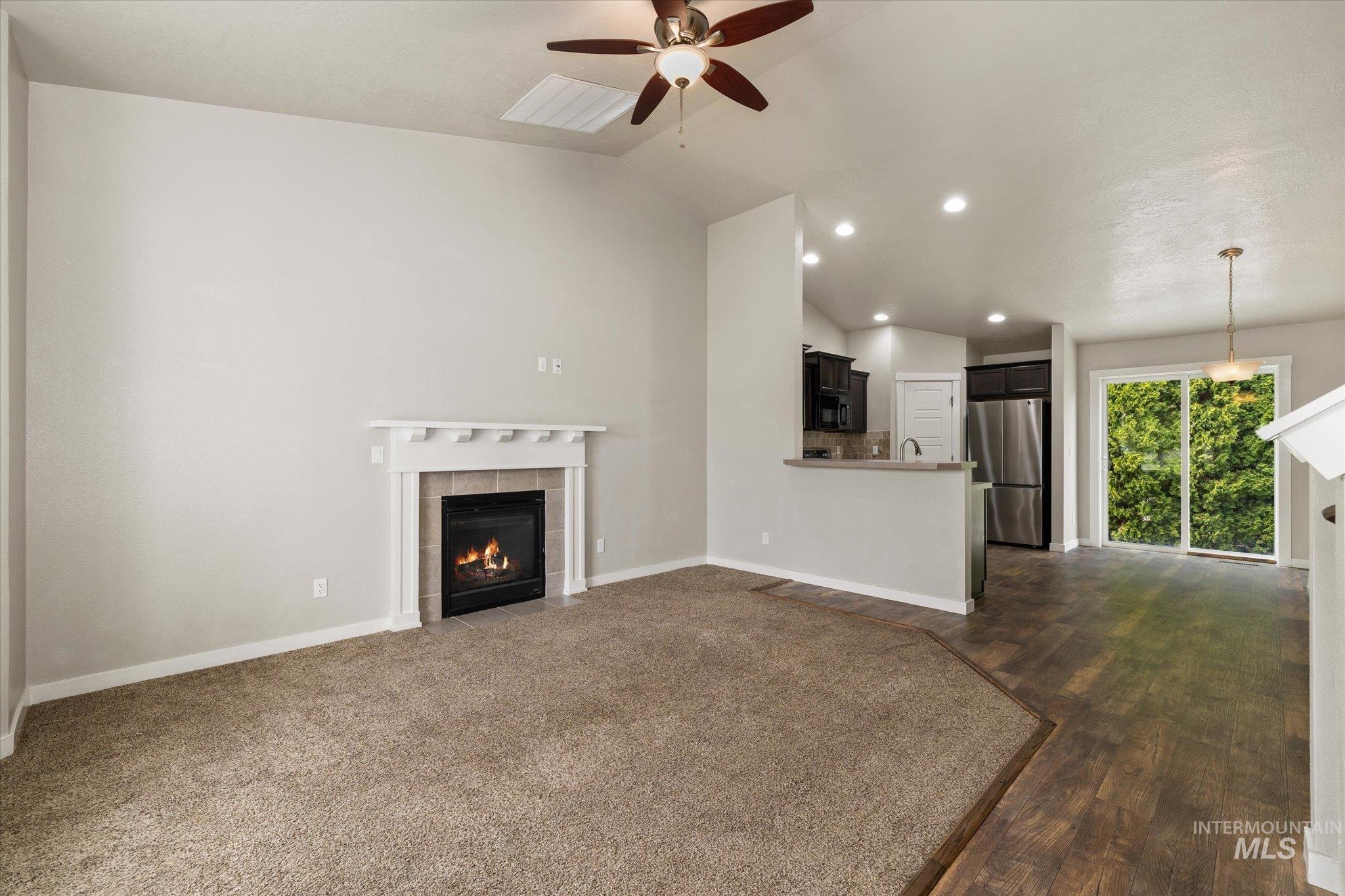 880 Yaquina Bay Property Photo 4