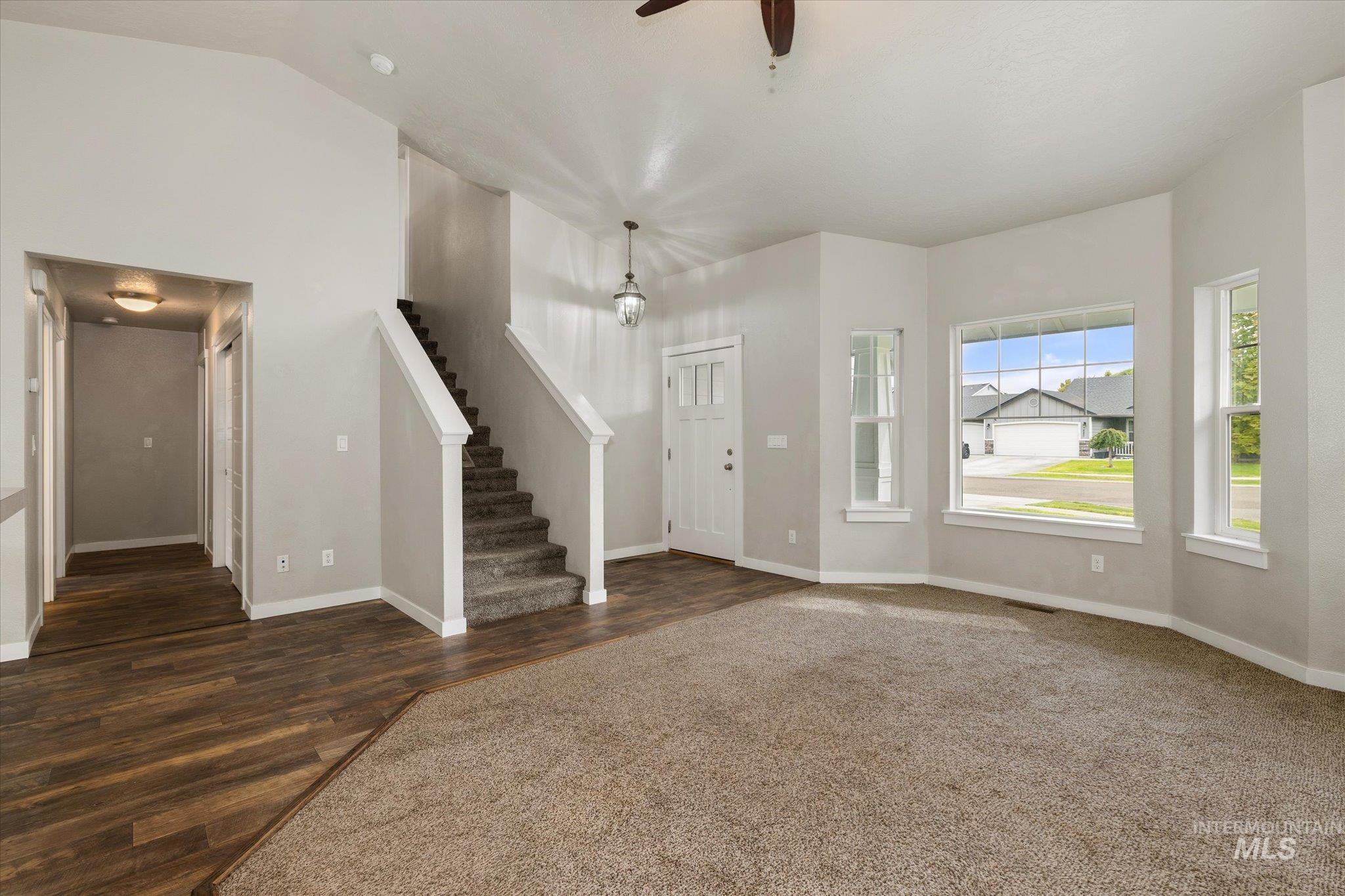 880 Yaquina Bay Property Photo 6