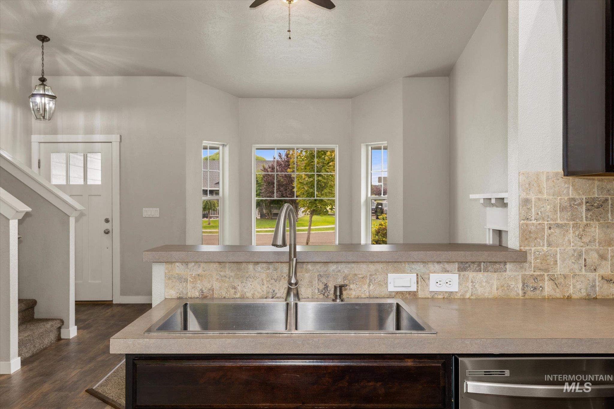 880 Yaquina Bay Property Photo 13