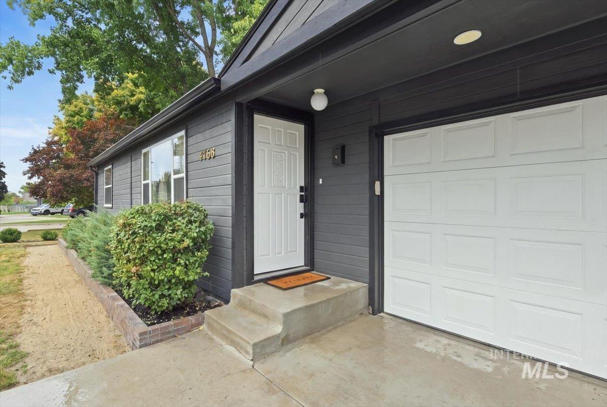 4768 W Kendall St Property Photo 4