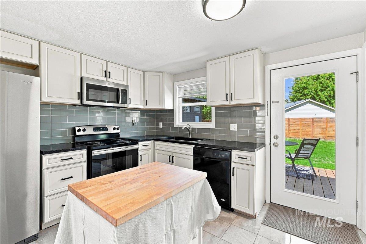 4768 W Kendall St Property Photo 12