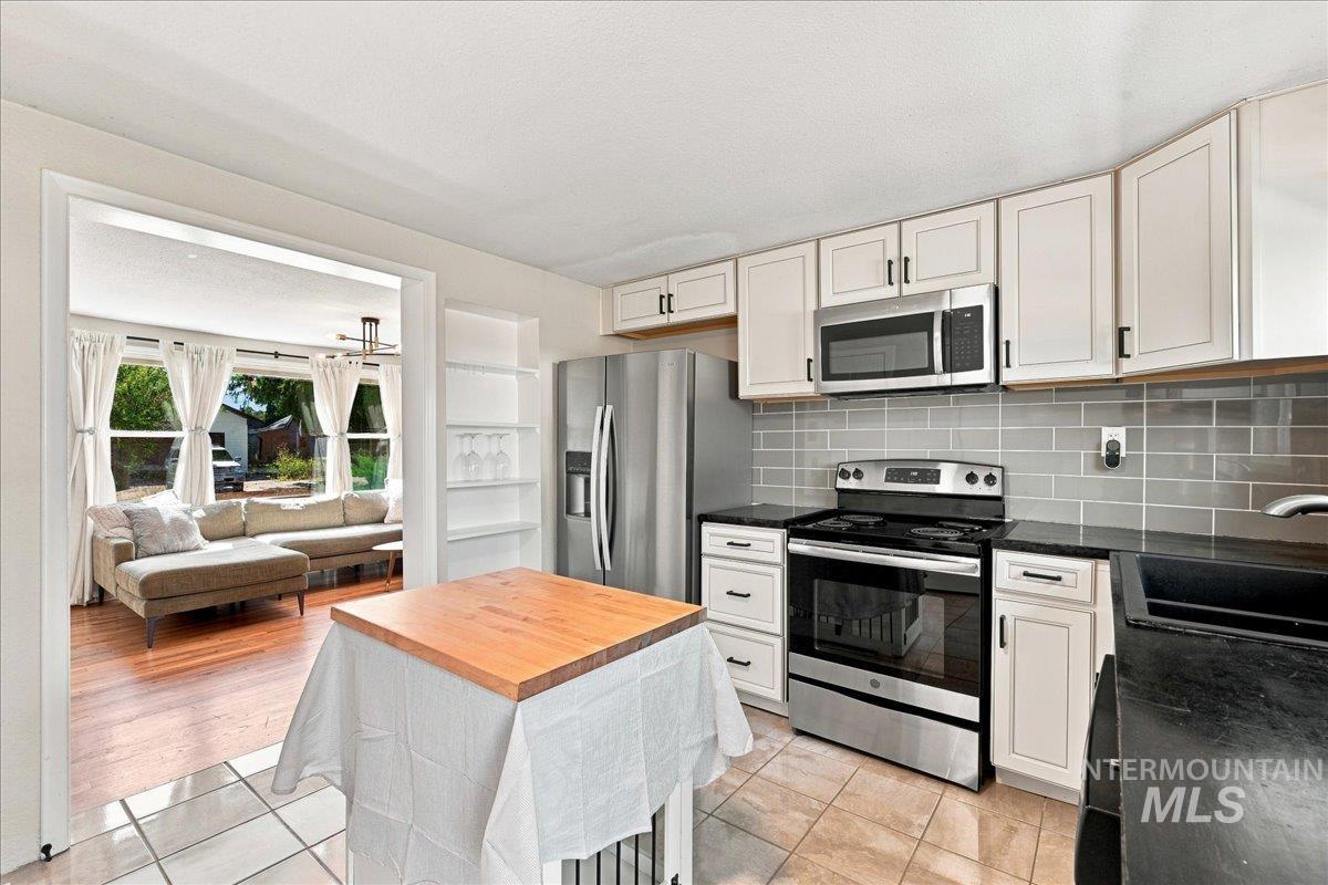 4768 W Kendall St Property Photo 13
