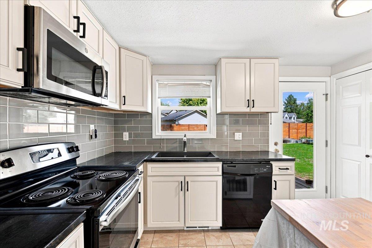 4768 W Kendall St Property Photo 15