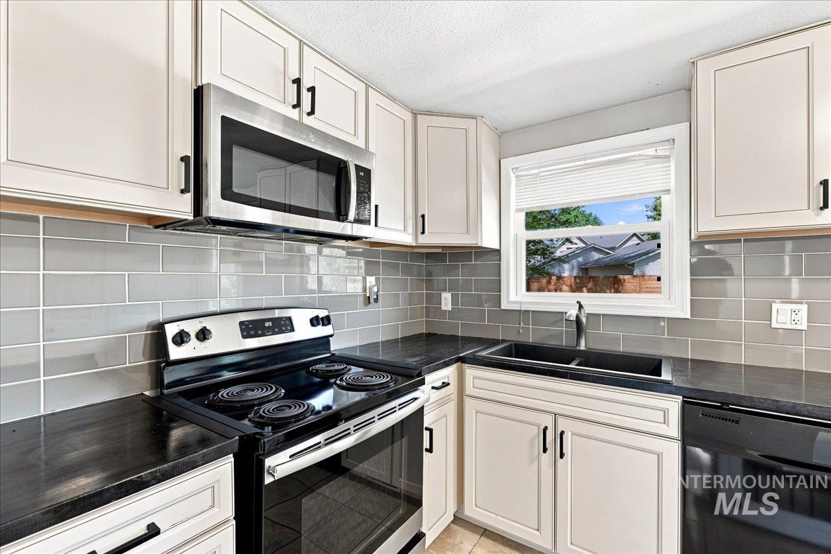 4768 W Kendall St Property Photo 16