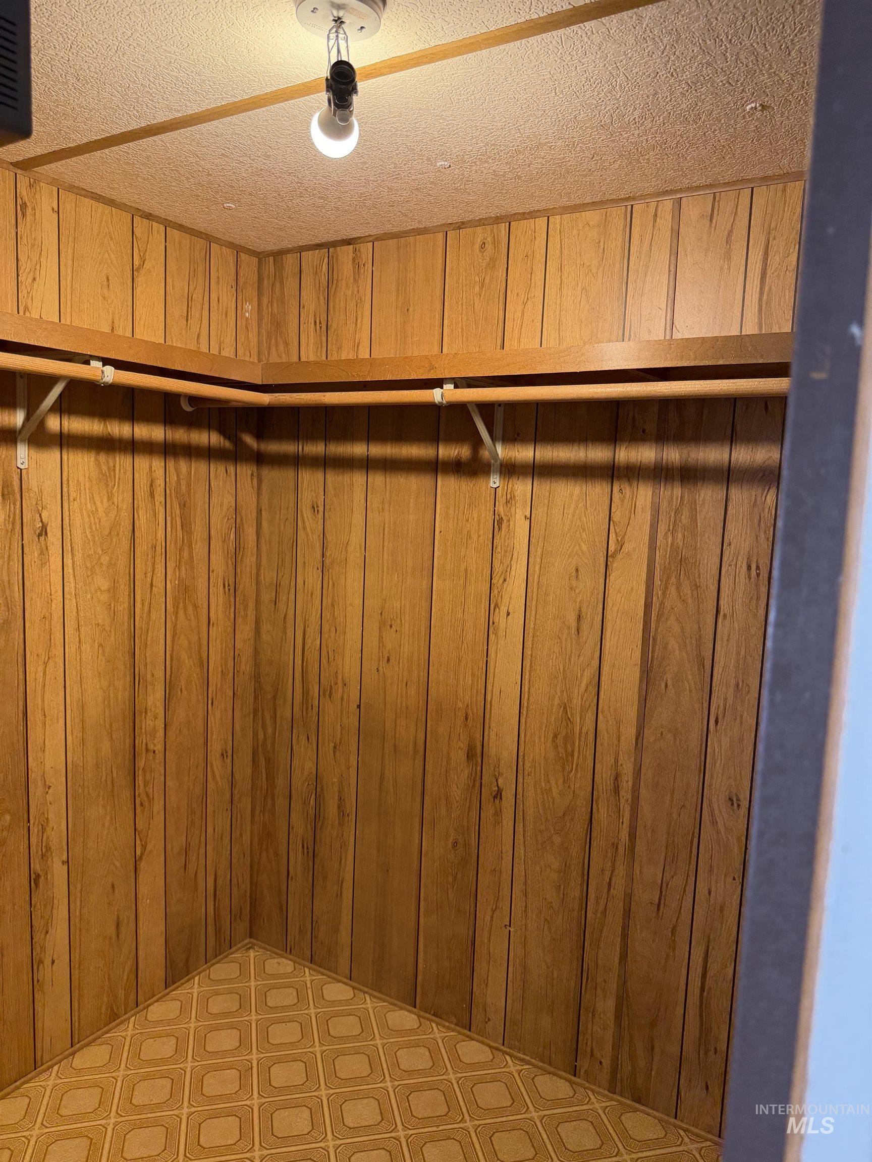 1203 Eelebach Way Property Photo 32