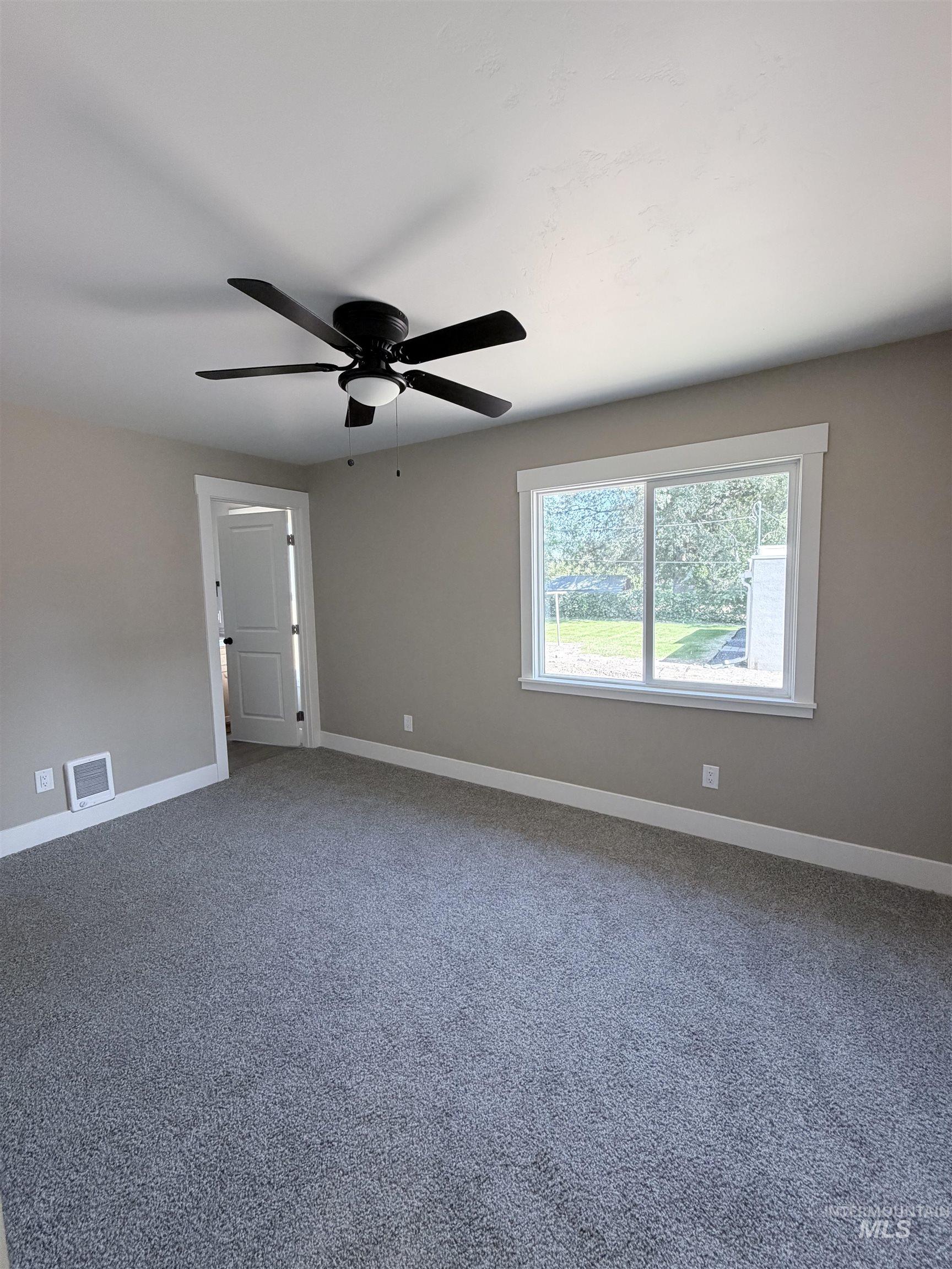 488 3rd Ave W Property Photo 10