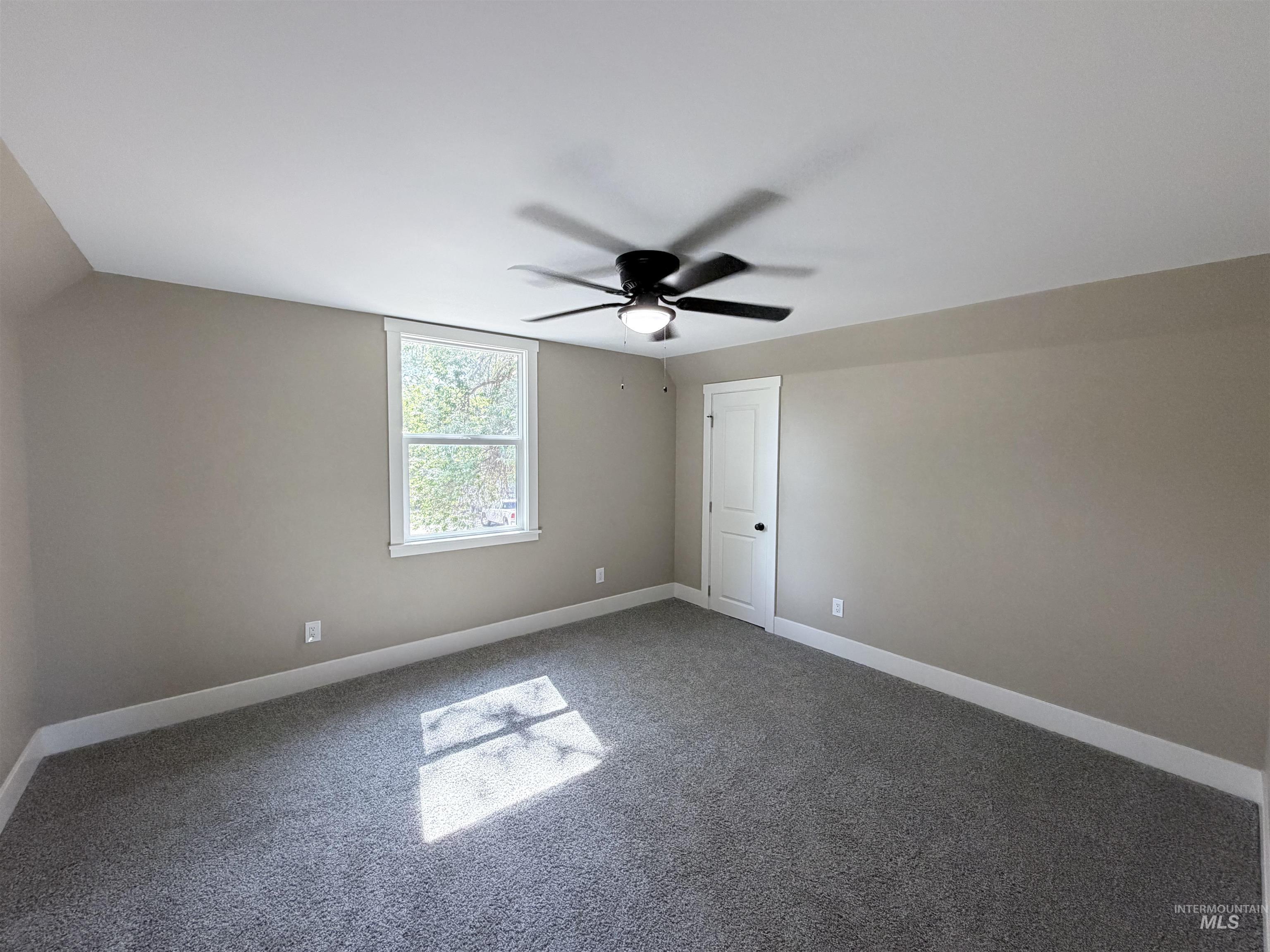 488 3rd Ave W Property Photo 12