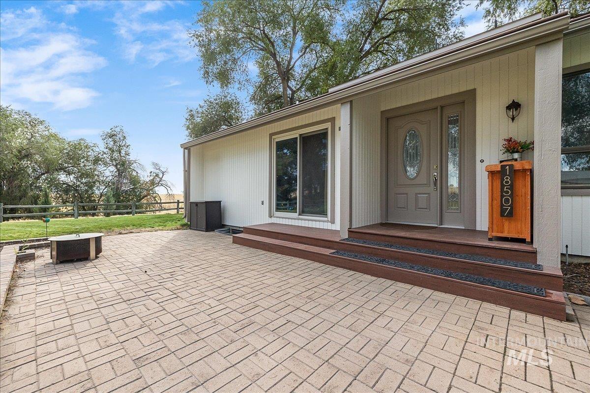 18507 Goodson Road Property Photo 3