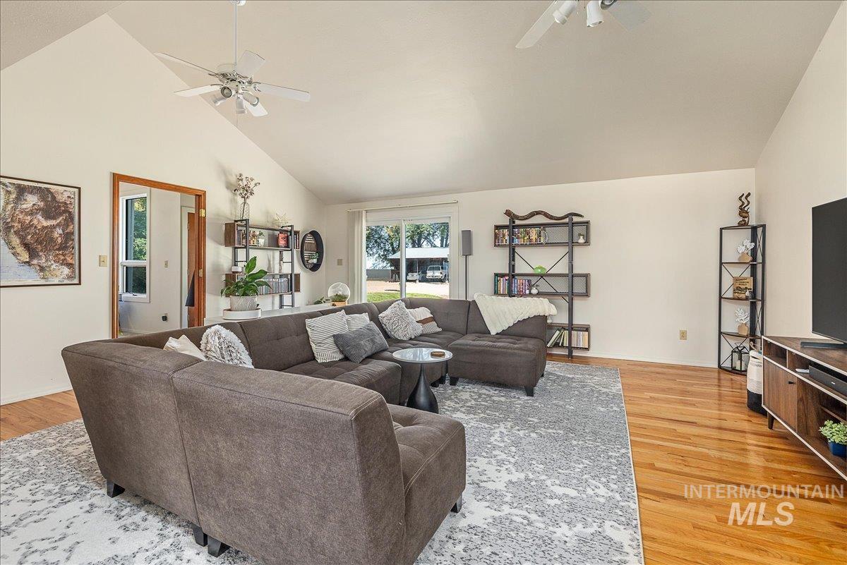18507 Goodson Road Property Photo 9