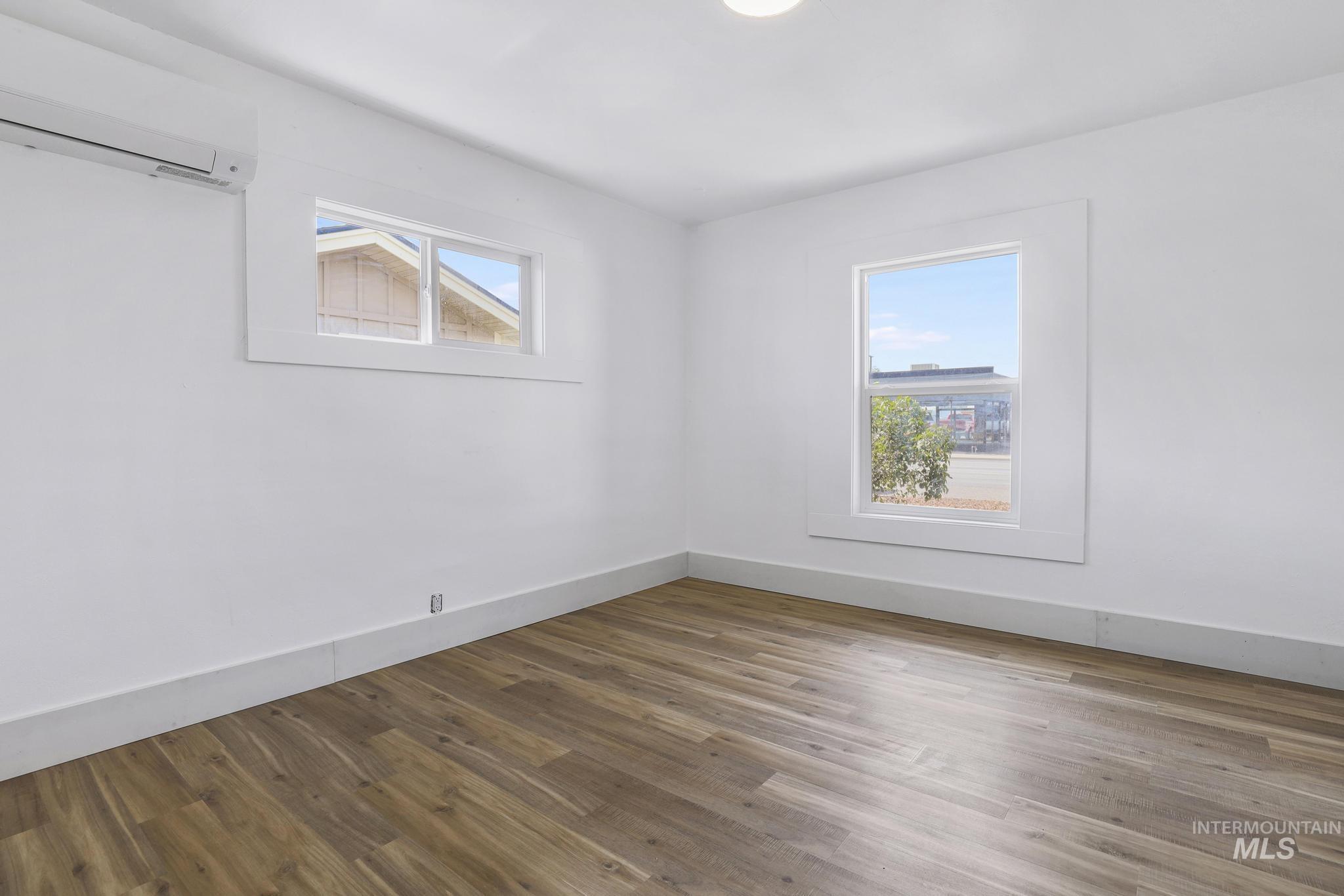 711 2nd Ave E Property Photo 19