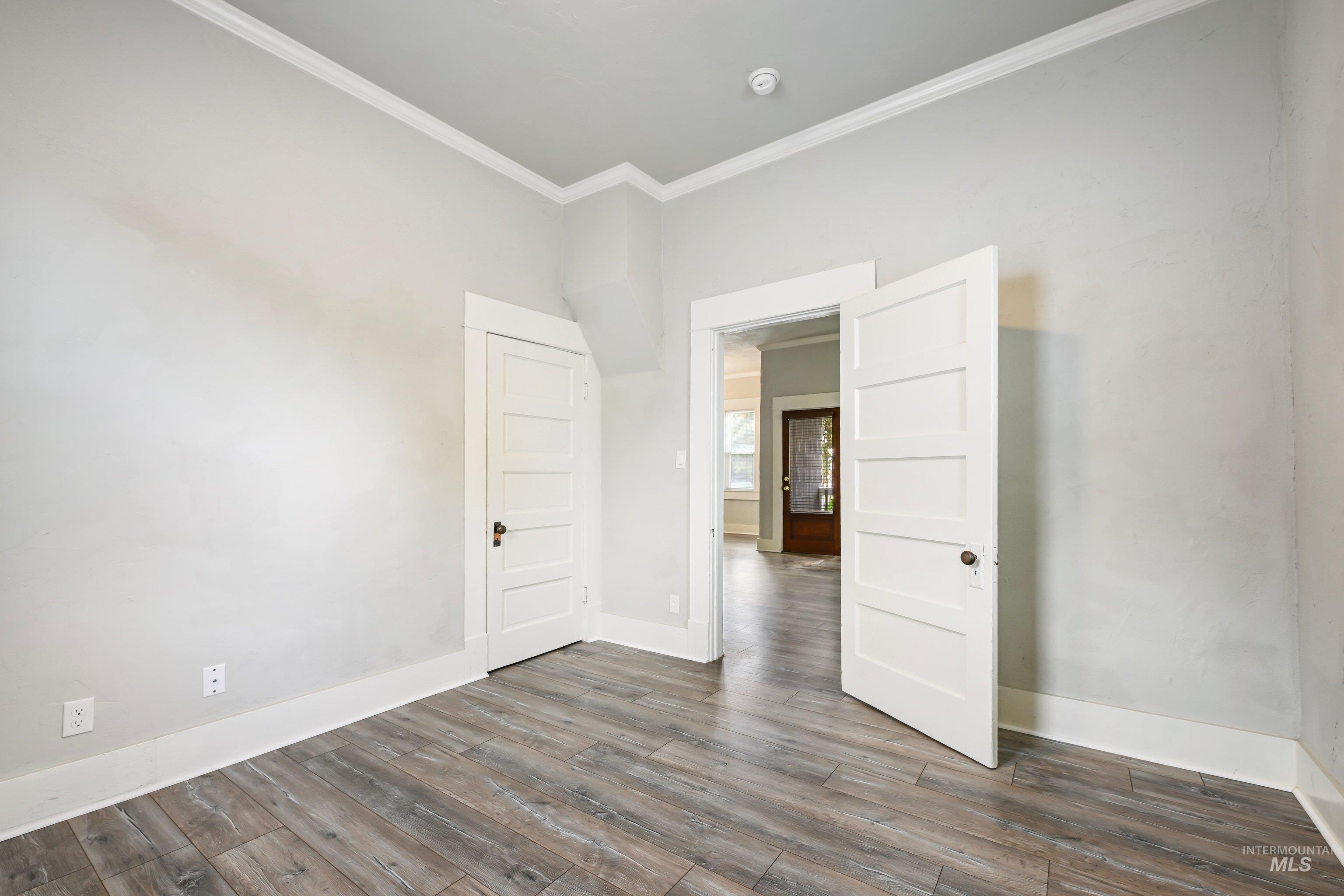 802 Everett St Property Photo 15
