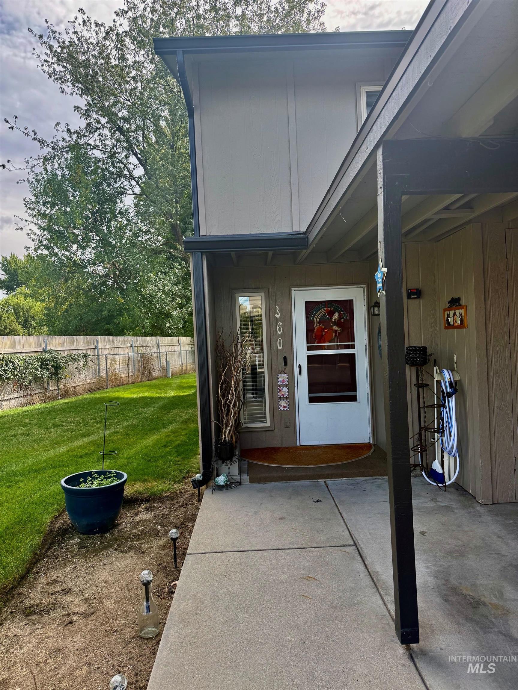 360 N Eagle Glen Ln Property Photo 2