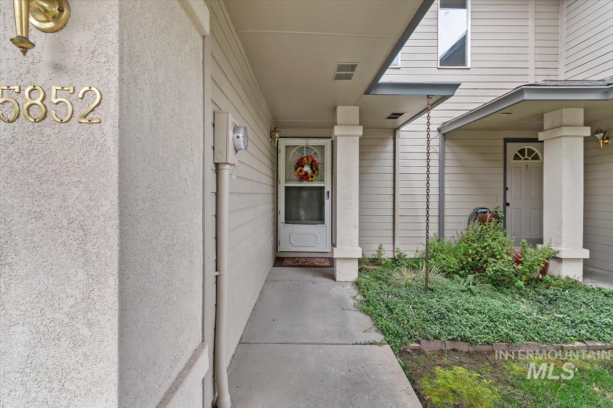 5852 N Cobbler Lane Property Photo 2