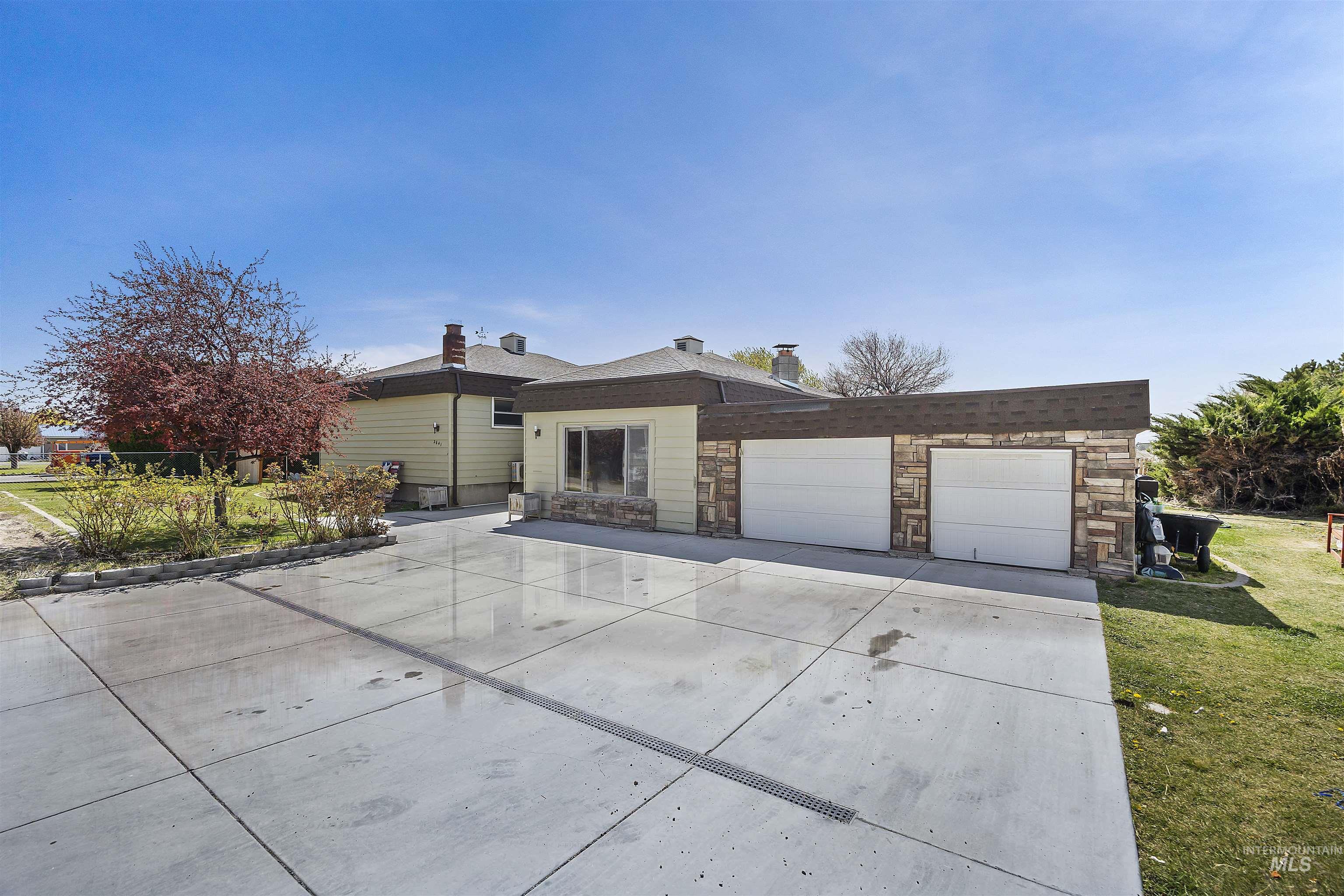 2641 Sunset Drive Property Photo 1