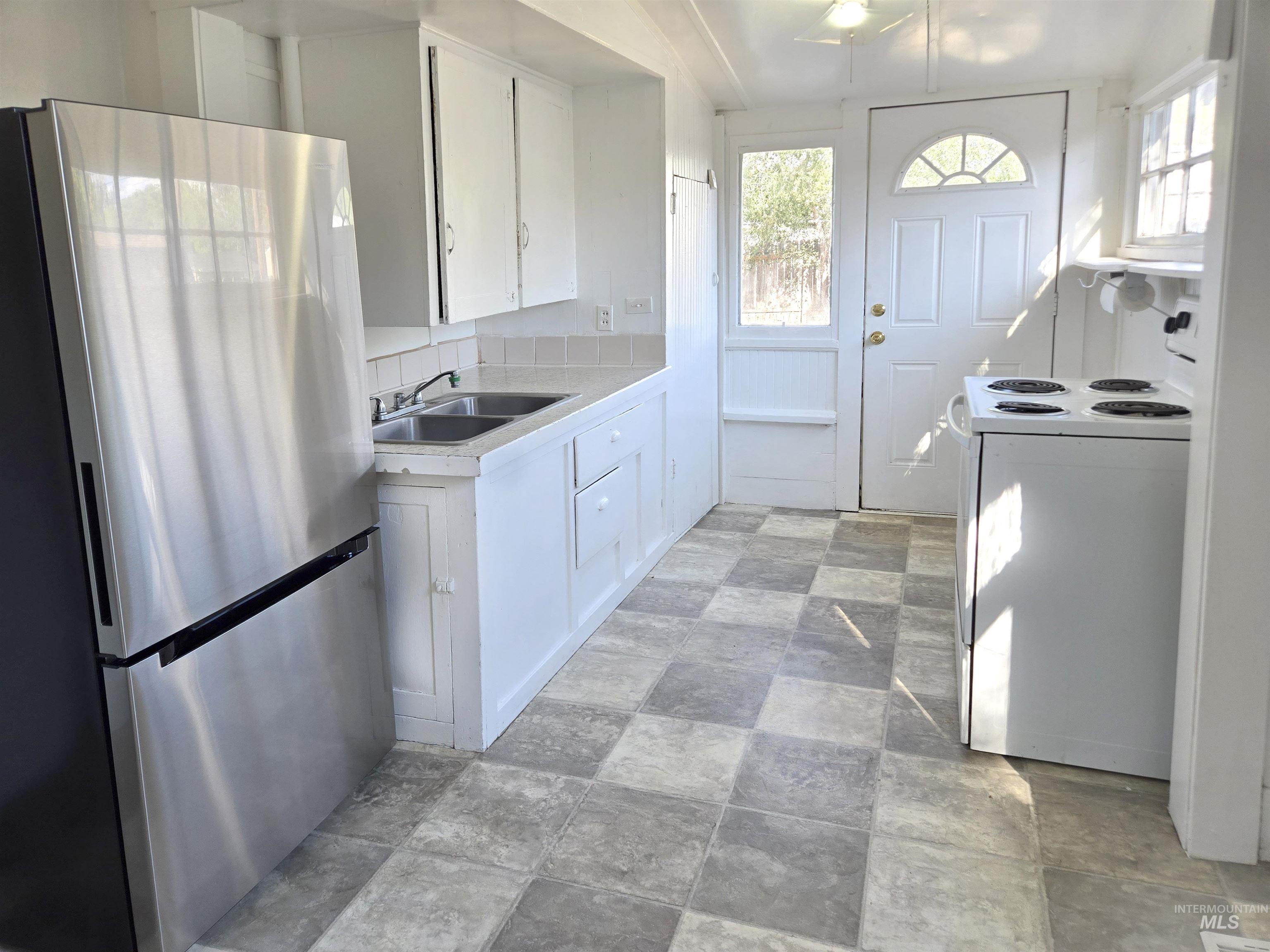 194 Jackson Street Property Photo 4