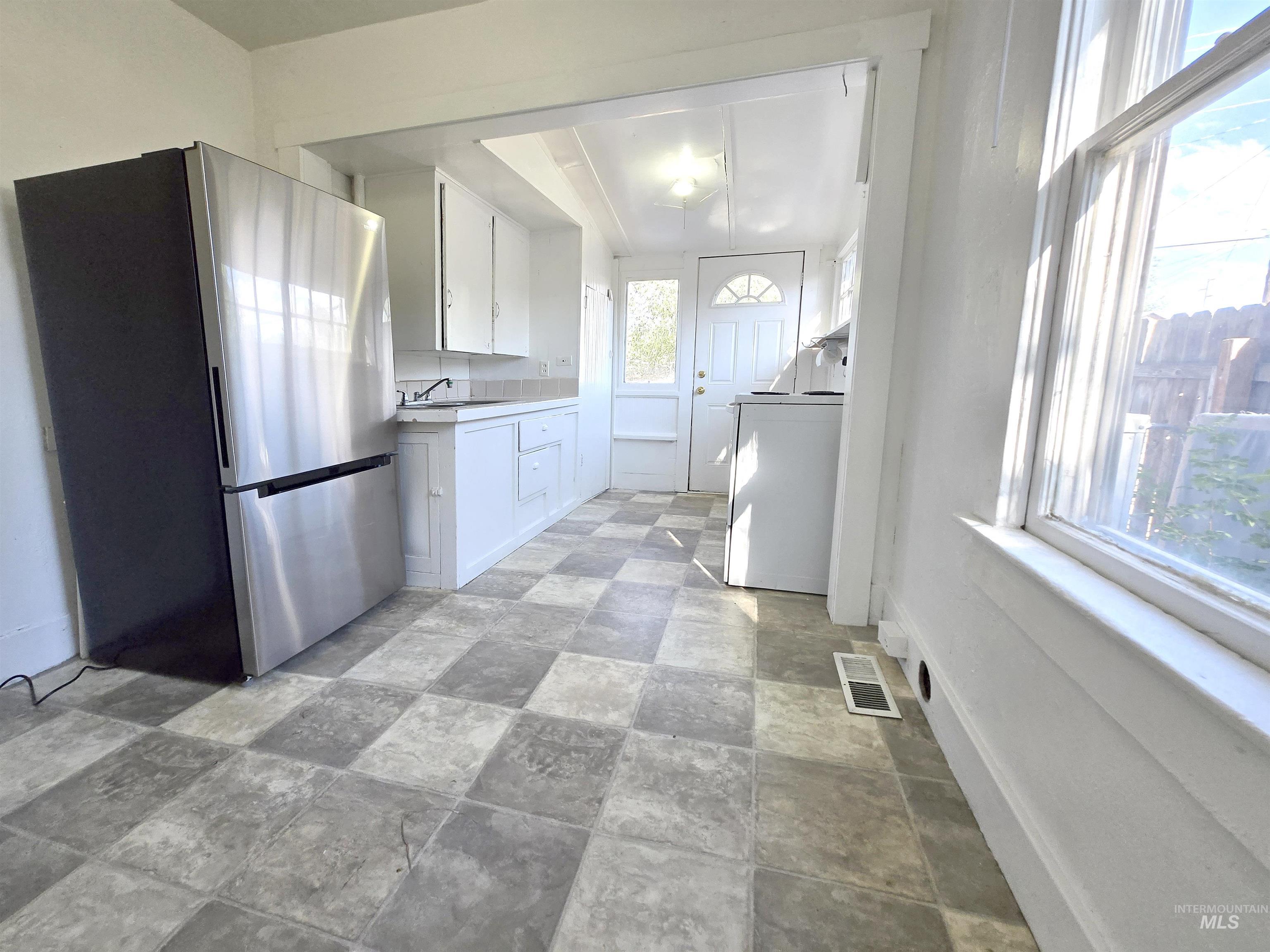 194 Jackson Street Property Photo 5