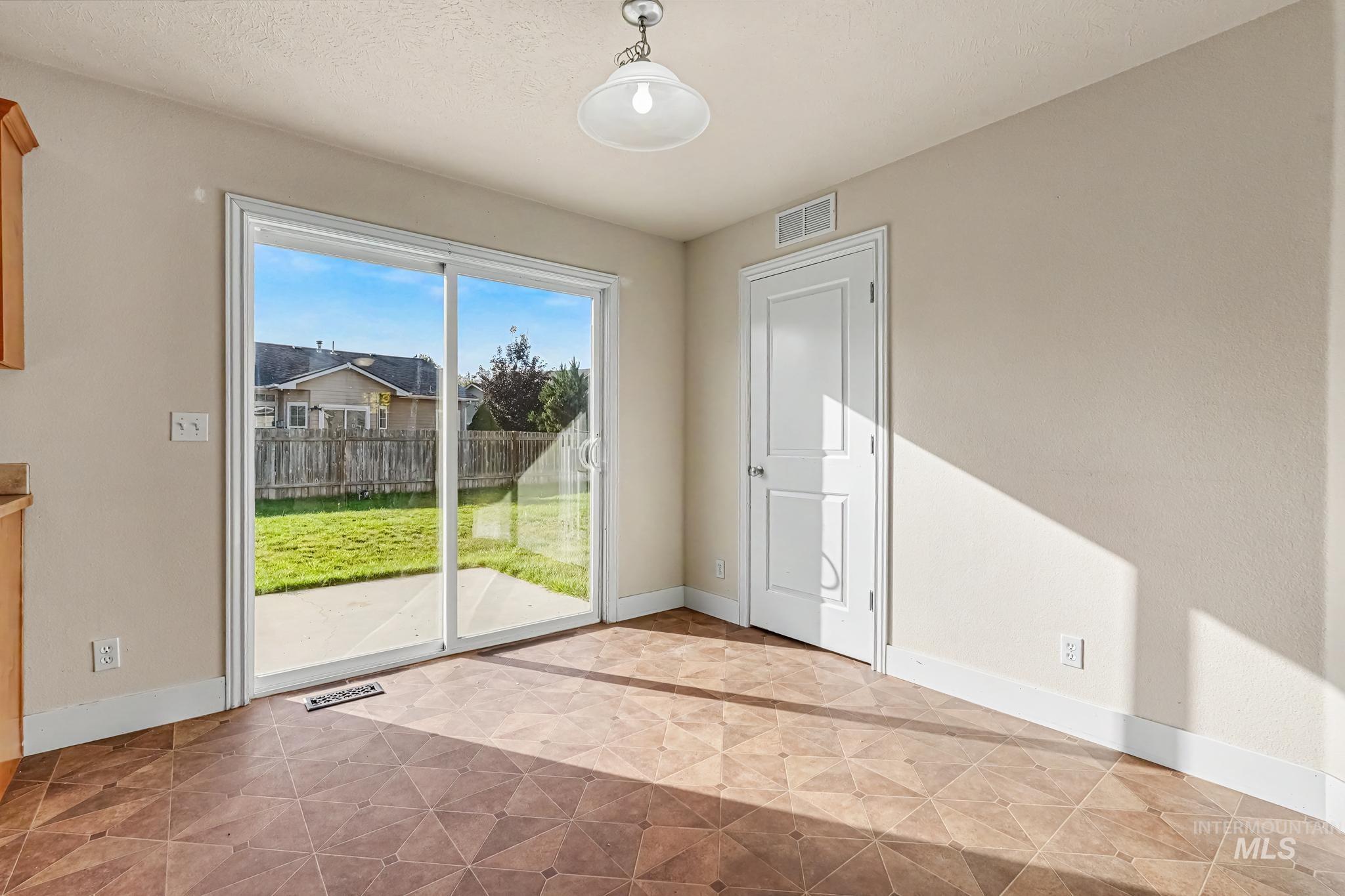 16942 N Darmady Loop Property Photo 7