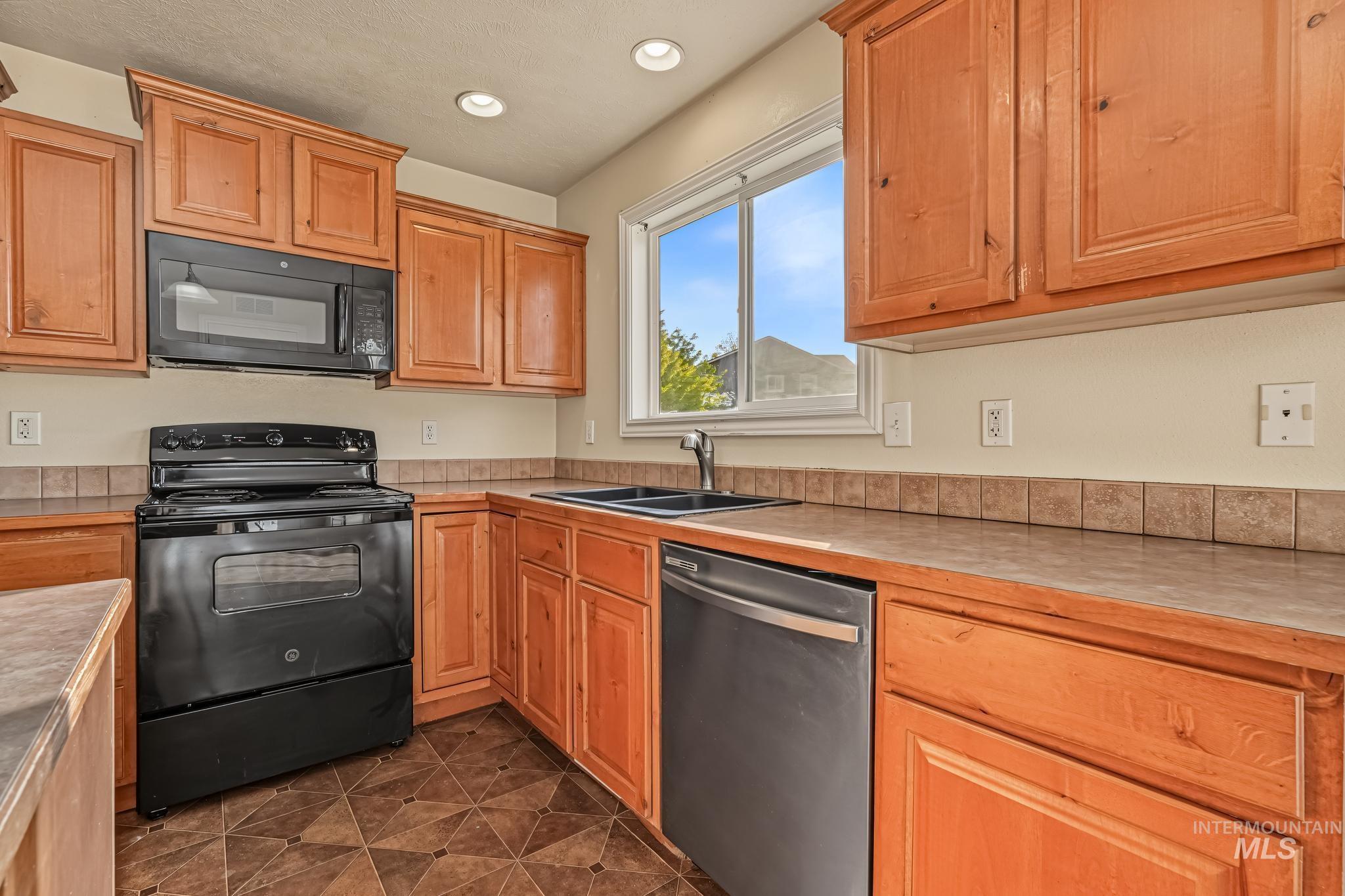 16942 N Darmady Loop Property Photo 10